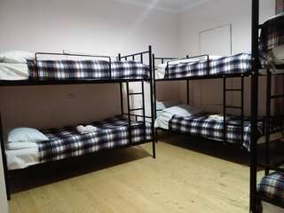 Хостелы Hostel Nino Тбилиси Спальное место на двухъярусной кровати в общем номере для мужчин и женщин-4